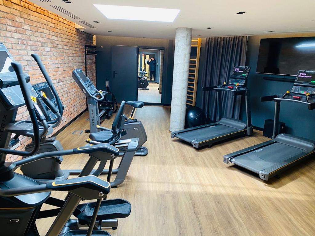 Posilňovňa alebo fitness centrum v ubytovaní Apartamenty S&S Chlebova Gdańsk z widokiem na rzękę Motławę, Stare Miasto
