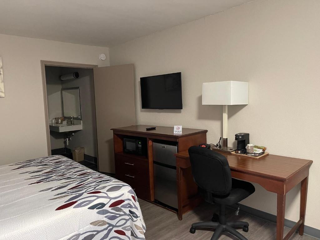 Red Roof Inn LaGrange photo