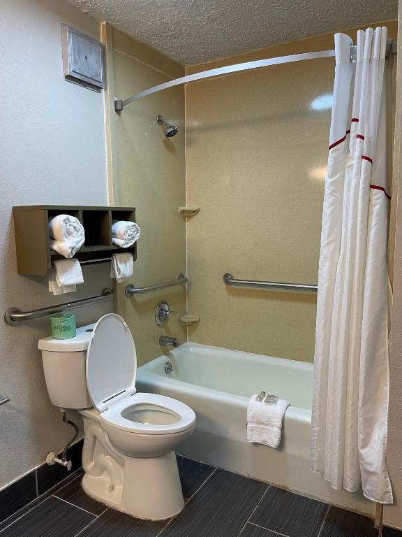 Red Roof Inn LaGrange photo