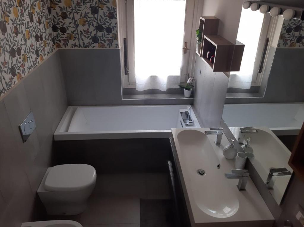 Koupelna v ubytování Stanza con bagno privato a 10 minuti da Eurovision Song Contest