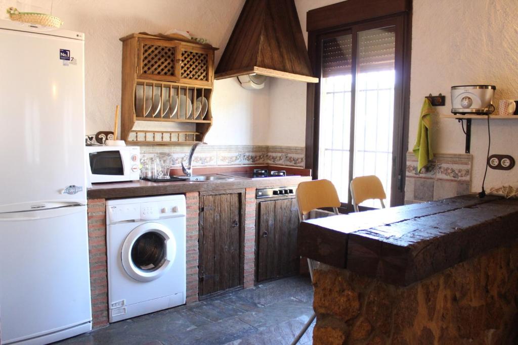 Kuchyň nebo kuchyňský kout v ubytování Casas Rurales Las Cuevas El Rincón