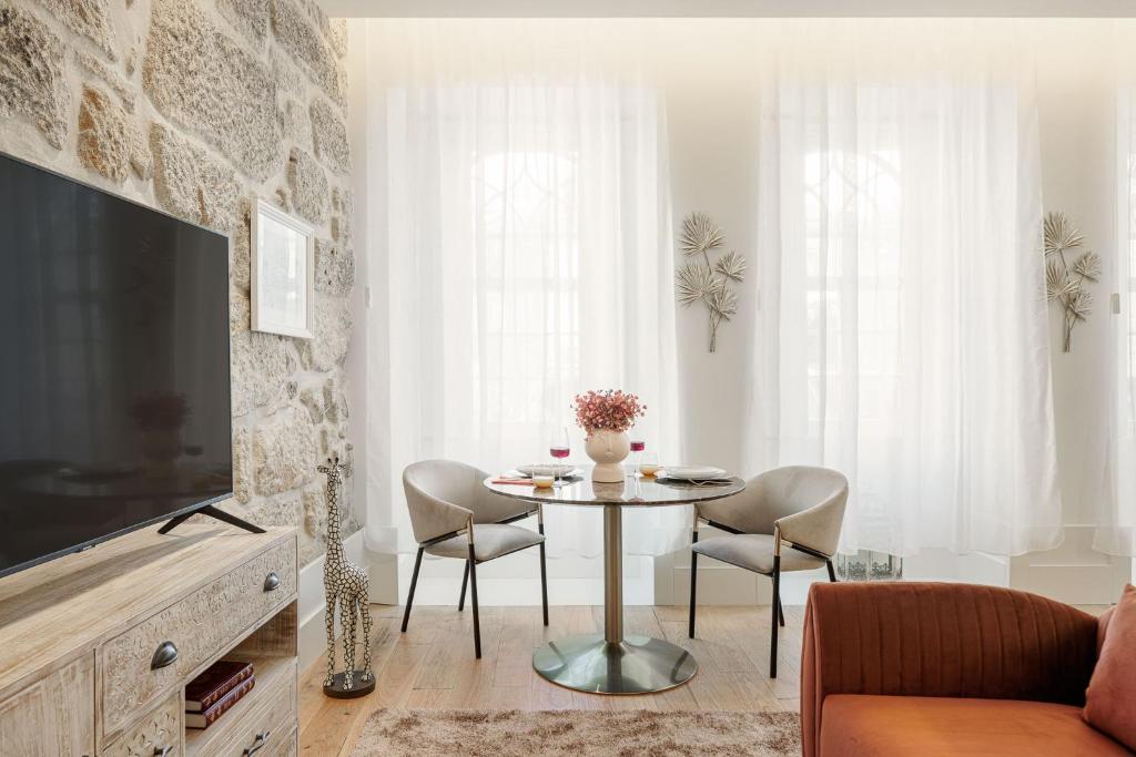 The Downtown Charming Apartments - 7