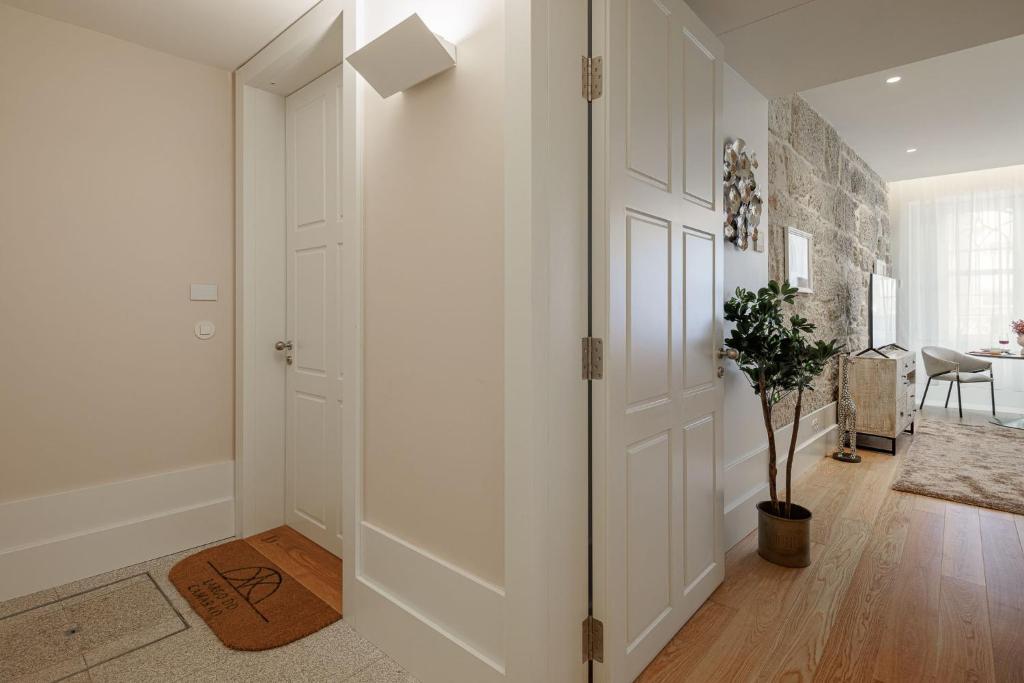 The Downtown Charming Apartments - 14