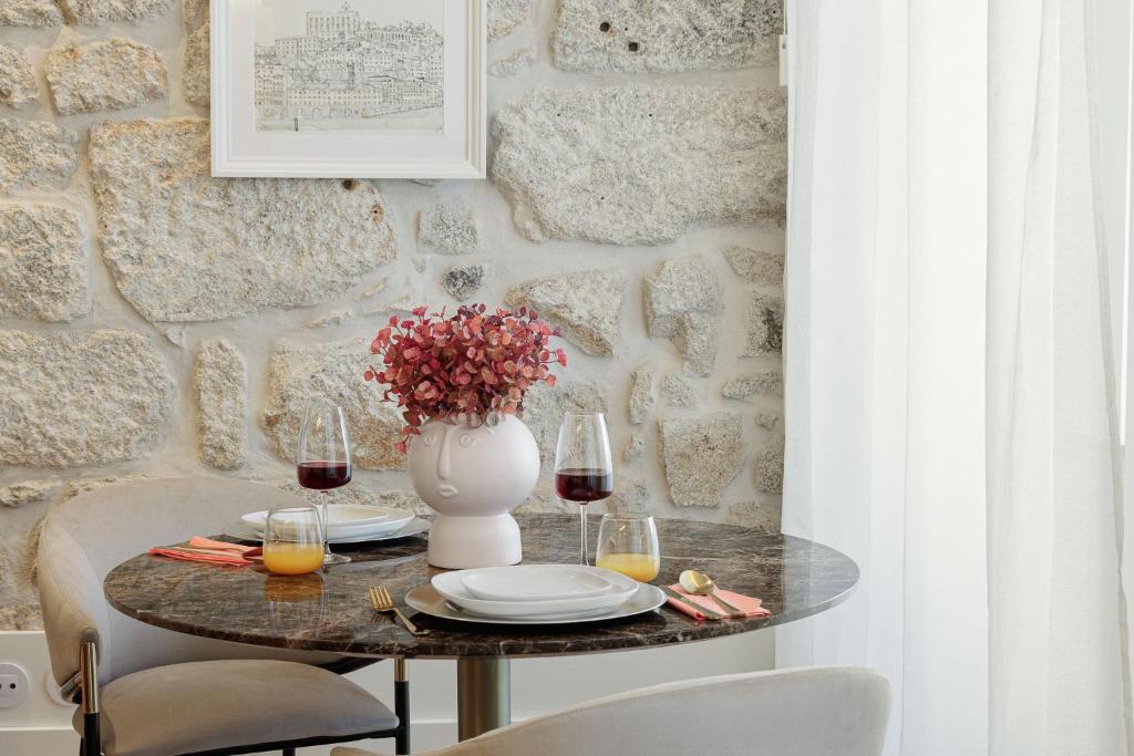 The Downtown Charming Apartments - 10