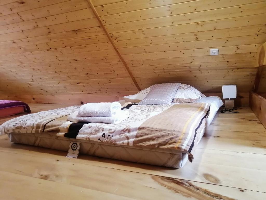 Postel nebo postele na pokoji v ubytování Chatka u Horalíků