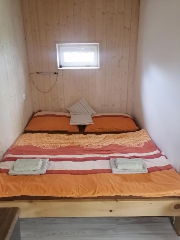 Postel nebo postele na pokoji v ubytování Chatka u Horalíků