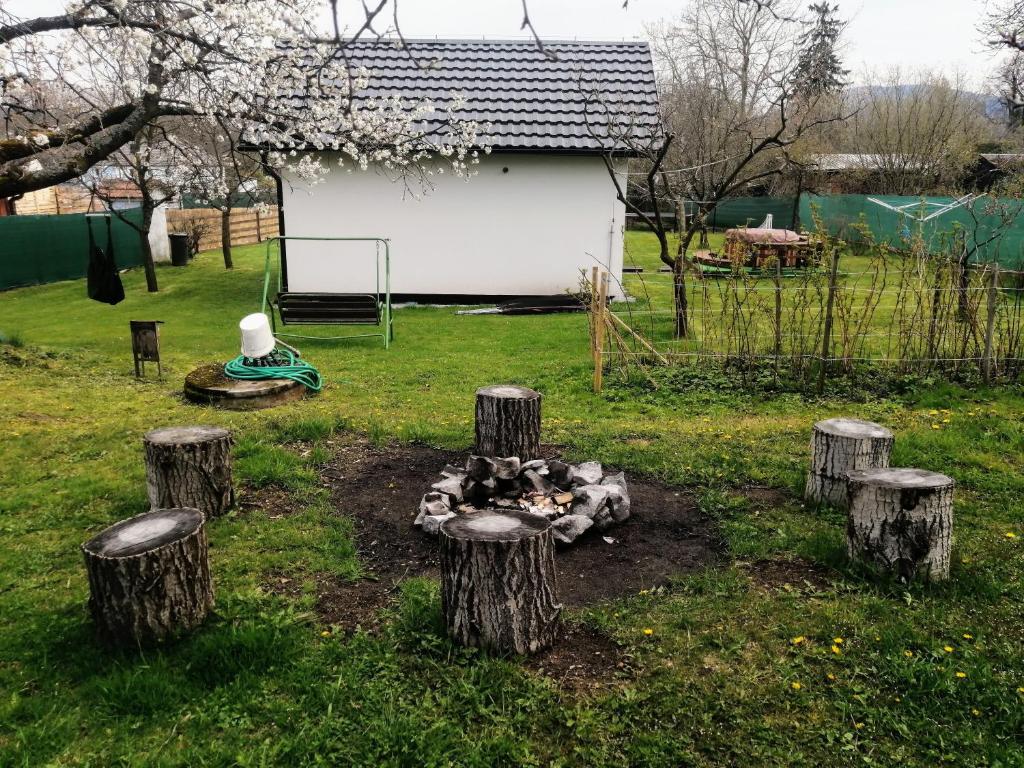 Zahrada ubytování Chatka u Horalíků