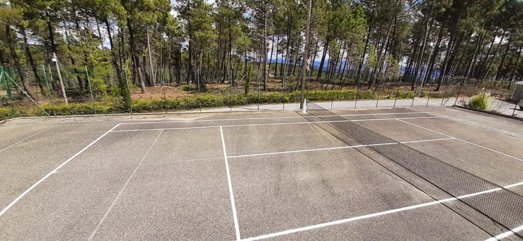 Tenis a/nebo squash v ubytování Camping Hello Soleil nebo okolí