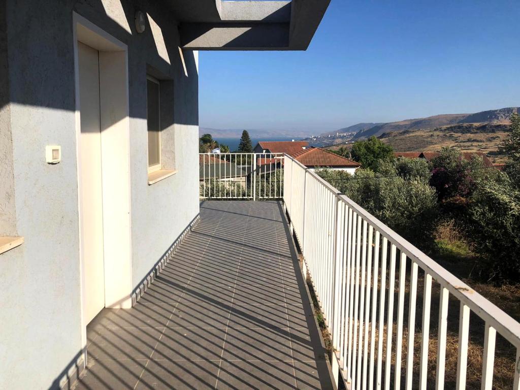 Balkón nebo terasa v ubytování חוויה של שקט- דירת3 חדרים עם נוף מול הכינרת