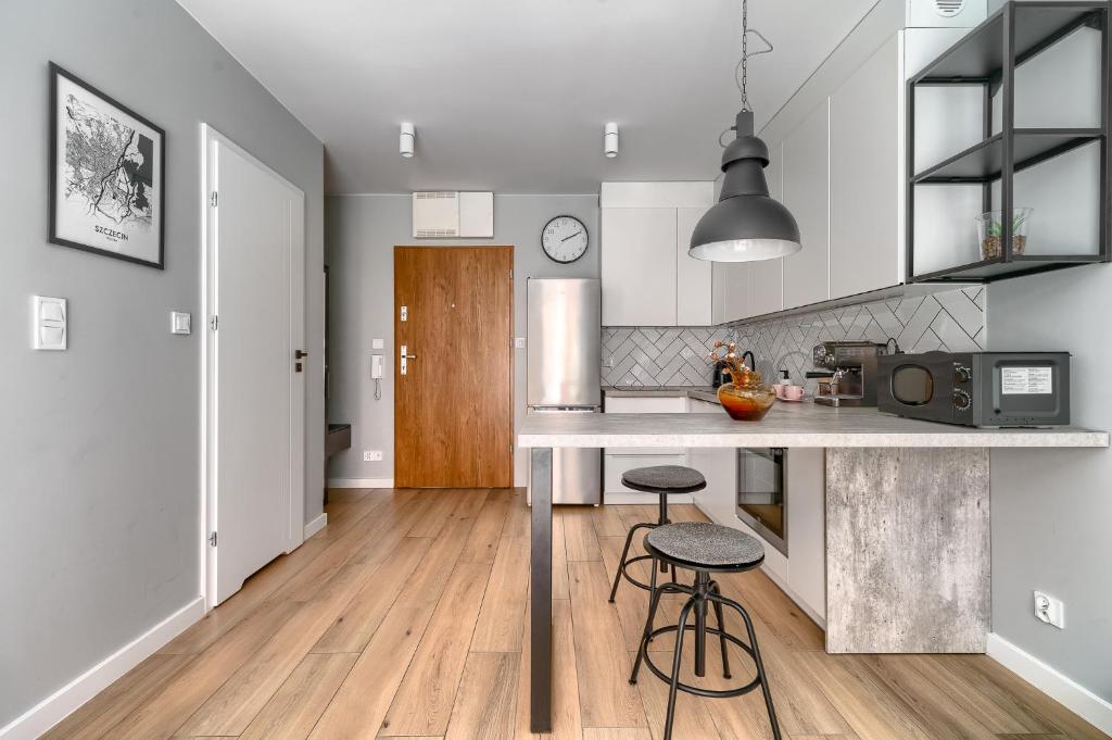 Kuchyňa alebo kuchynka v ubytovaní Apartament 1000 Stare Miasto bulwary Apartamenty No 1