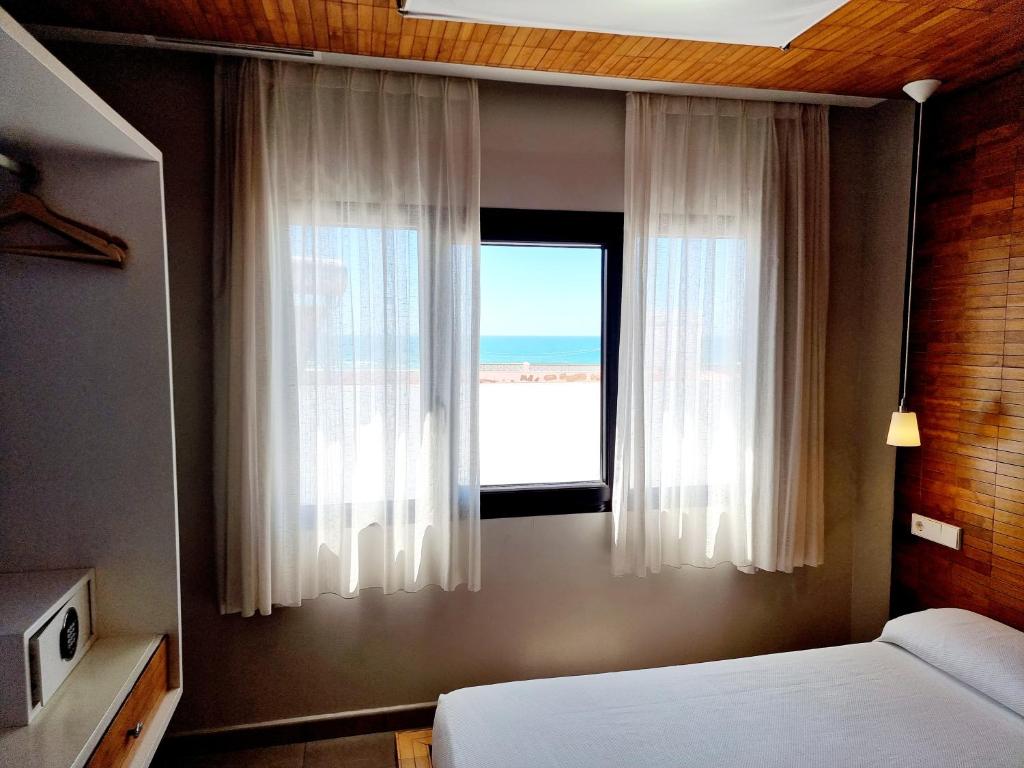 Postel nebo postele na pokoji v ubytování Apartamentos El Arrecife