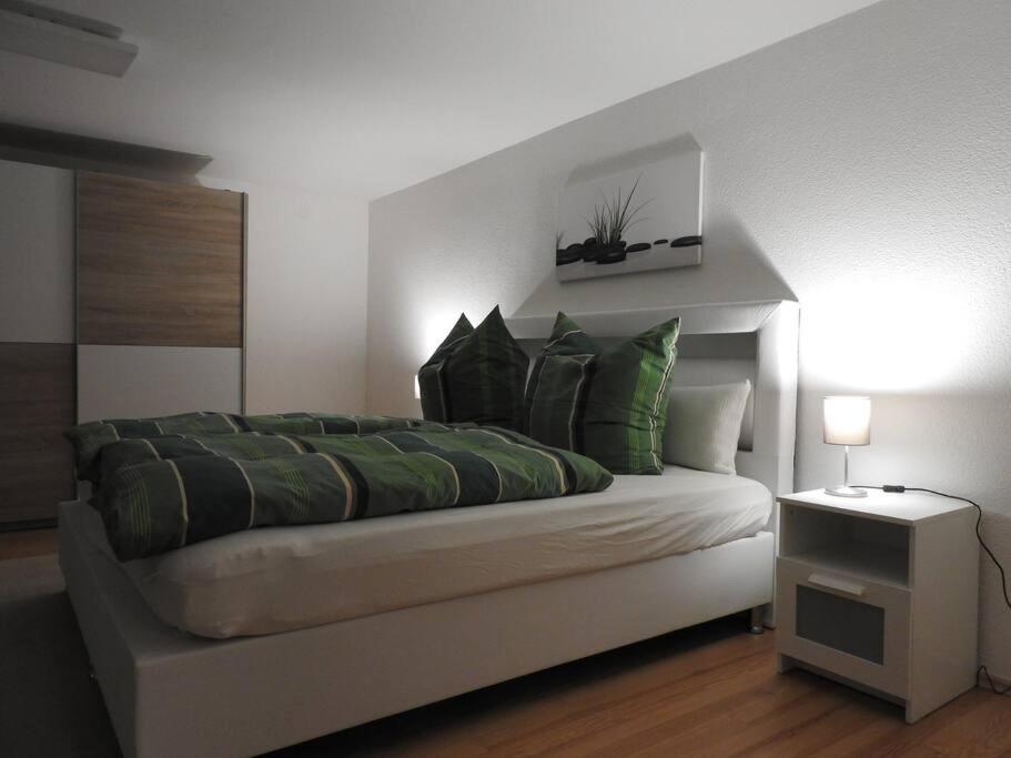 Postel nebo postele na pokoji v ubytování Schöne gemütliche Ferienwohnung mit Fernblick.