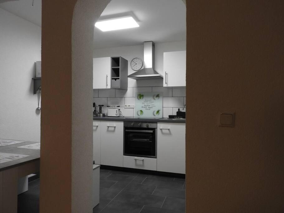 Kuchyň nebo kuchyňský kout v ubytování Schöne gemütliche Ferienwohnung mit Fernblick.