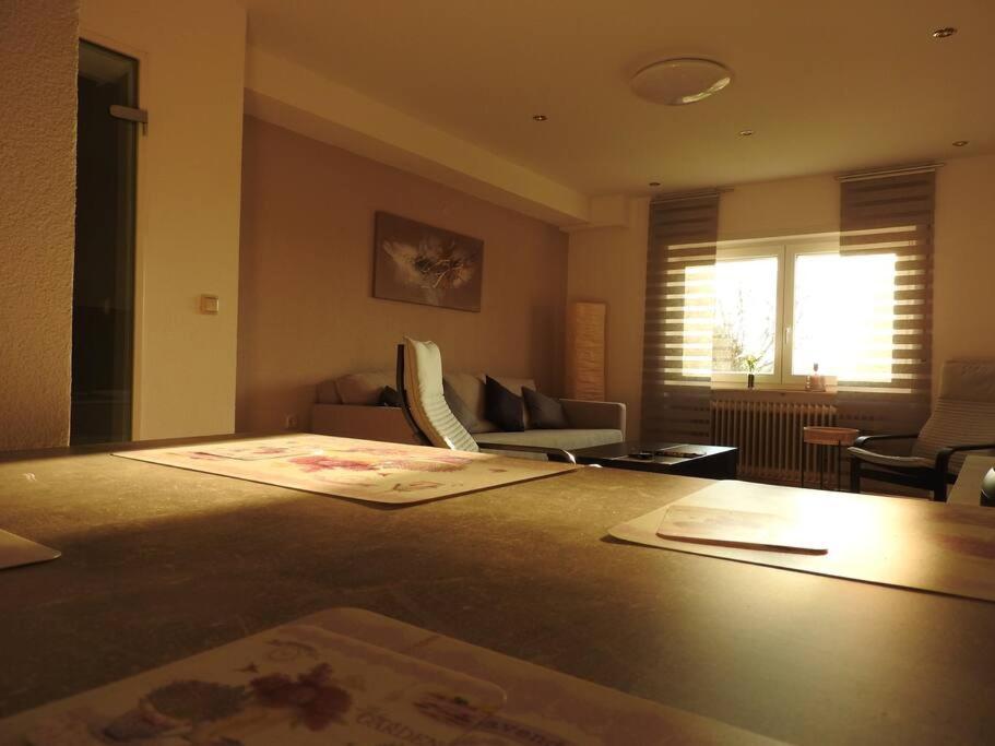 Posezení v ubytování Schöne gemütliche Ferienwohnung mit Fernblick.