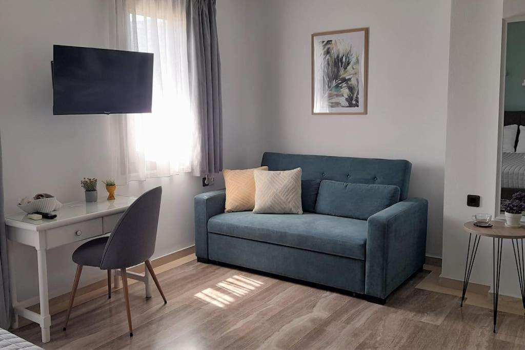 A seating area at OUTParga Apartment 3