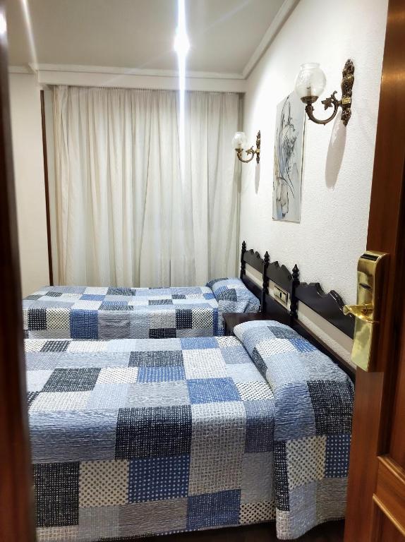 Postel nebo postele na pokoji v ubytování Hotel Castellano I