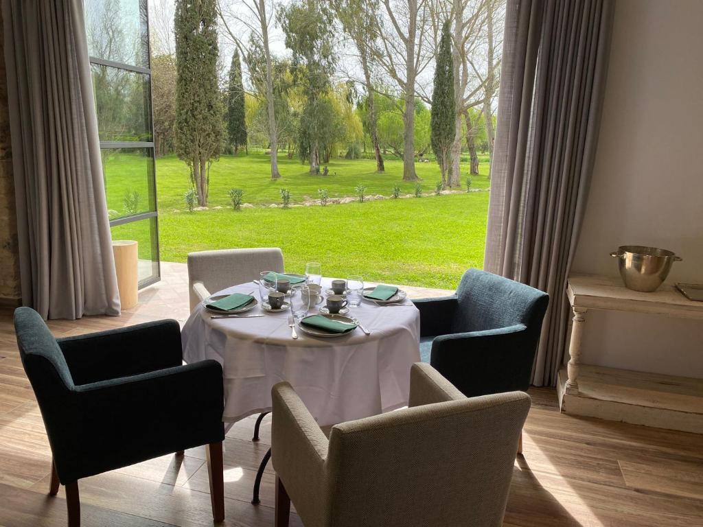 Posedenie v ubytovaní HOTEL MAS ARET