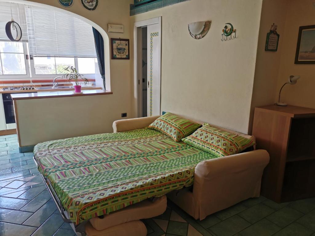 A bed or beds in a room at Monolocale Ischia Isola Verde