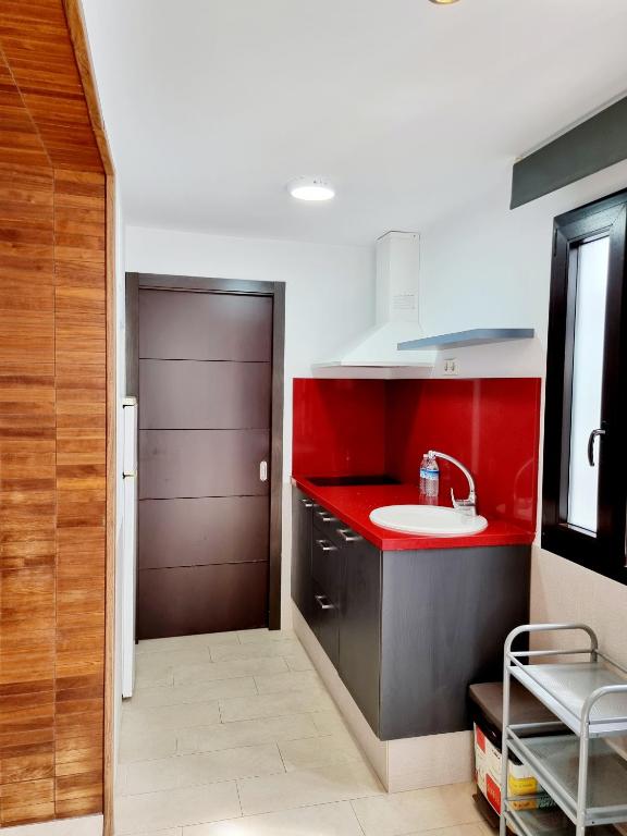 Kuchyň nebo kuchyňský kout v ubytování Apartamentos El Arrecife