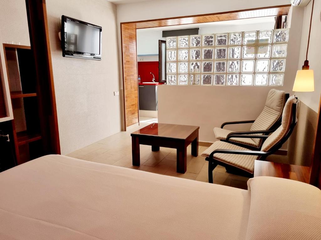 TV a/nebo společenská místnost v ubytování Apartamentos El Arrecife
