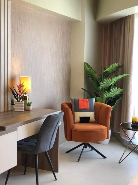 Posezení v ubytování AEON TOWERS STUDIO SUITE (by:skyspottravelcentra)