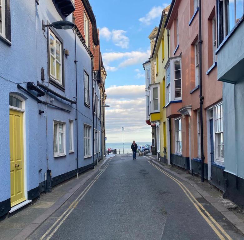 The Old Crab Shop. PERFECT location & sea views. - Two-Bedroom House