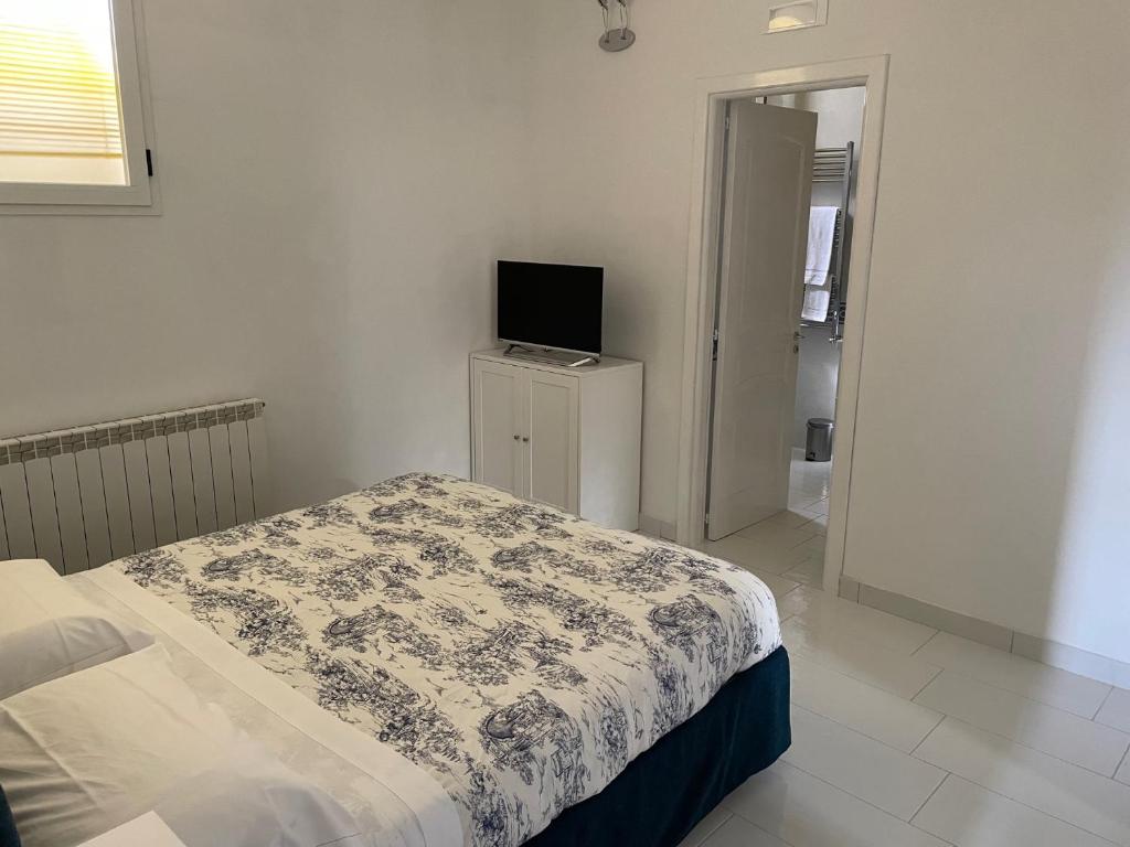 Crocelle Room