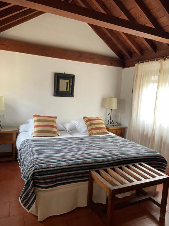 Postel nebo postele na pokoji v ubytování Hotel Santa Isabel La Real