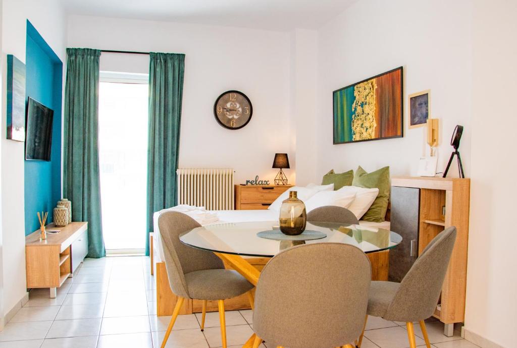 Televízia a/alebo spoločenská miestnosť v ubytovaní Anesis Residence