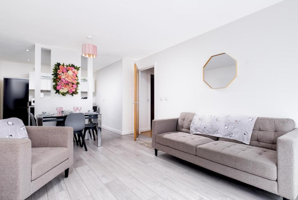 Χώρος καθιστικού στο Fairytale 2 Bedroom Apartment City Centre Free Parking