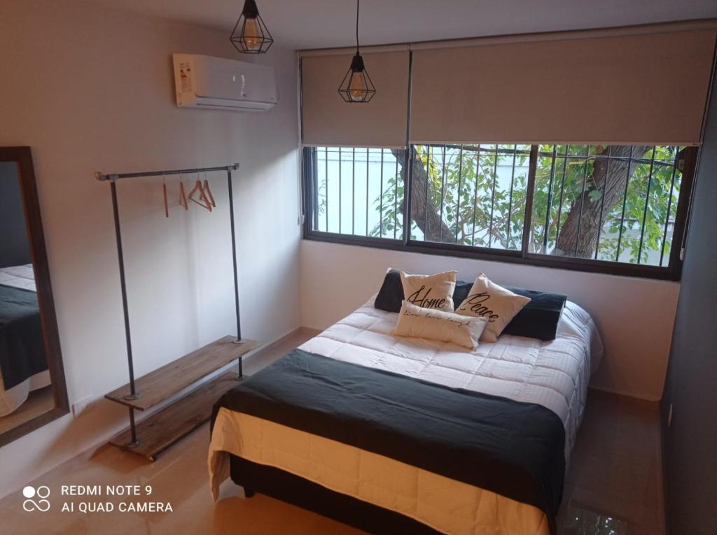 Giường trong phòng chung tại Mágnum Apartments Studio