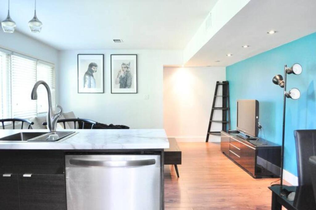 Cozy 1 BD suite centrally located North Vancouver - Housity