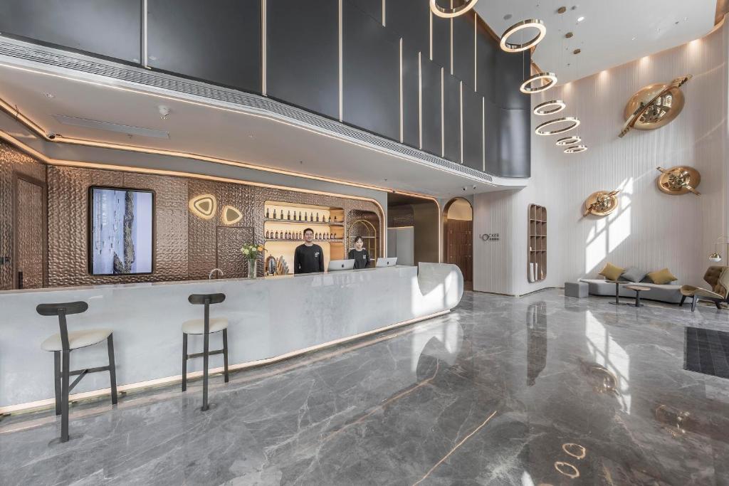 a lobby with a bar in a building at Atour Light Hotel Chengdu Dujiangyan in Dujiangyan