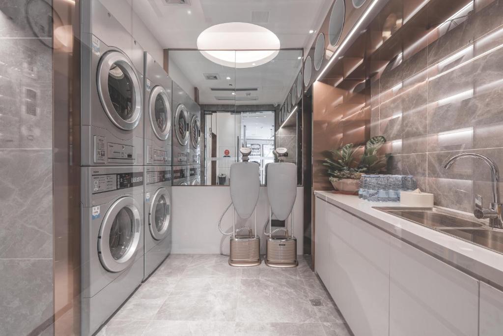 a laundry room with washing machines and a sink at Atour Light Hotel Nantong Drum Plaza South Street in Nantong