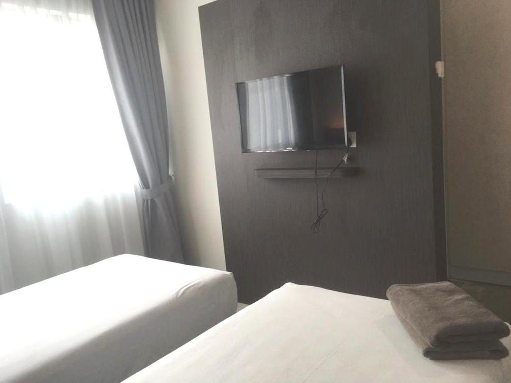Postel nebo postele na pokoji v ubytování Desaru, Bayu Balau Beach Resort