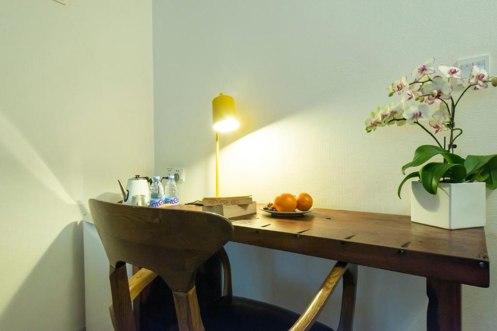 Fotografie z fotogalerie ubytování 6號花園別墅酒店 Shenzhen No'6 Garden Villa --French Window with garden view,Close to Sea World &Shekou Ferry Port &K11 Ecoast &Subway Nearby ,Offer Western food and coffee &English speaking with tour services v destinaci Šen-čen