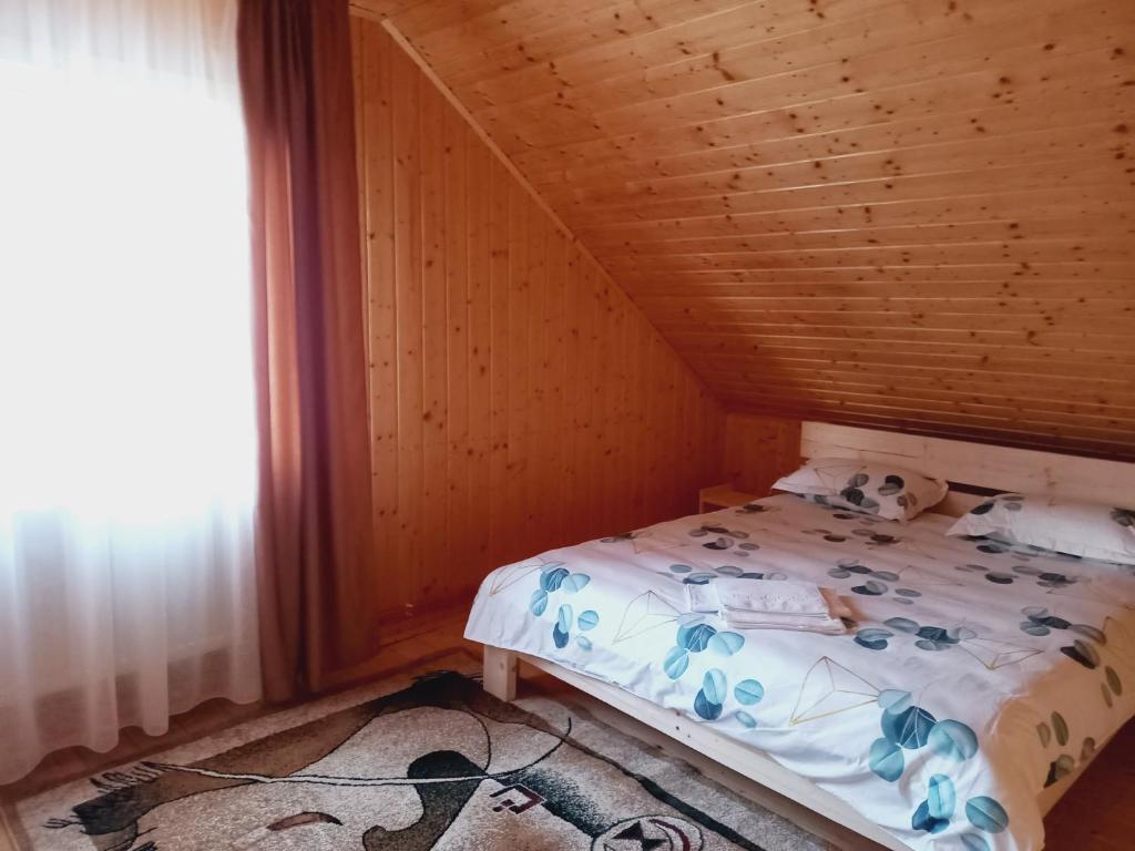 Postel nebo postele na pokoji v ubytování Cabana Belvedere Dragoslavele
