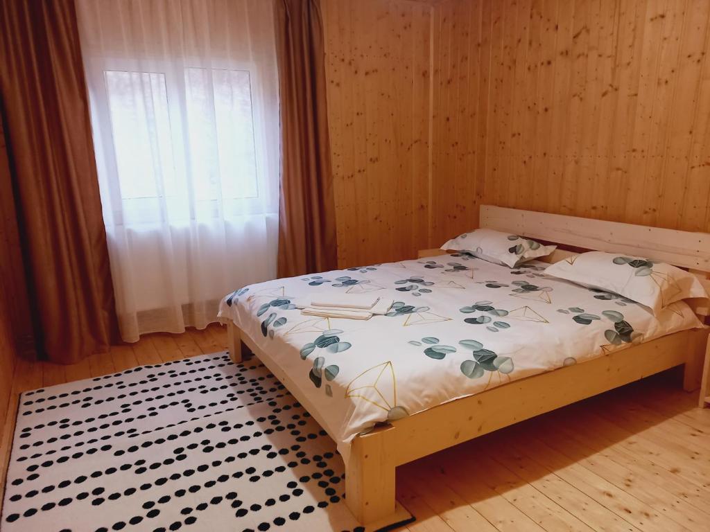 Postel nebo postele na pokoji v ubytování Cabana Belvedere Dragoslavele