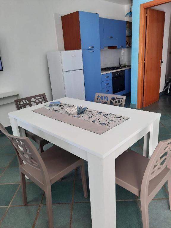 Kuchnia lub aneks kuchenny w obiekcie Fronte Mare