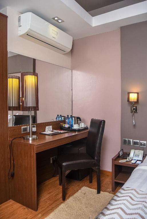 Postel nebo postele na pokoji v ubytování Ngong Hills Hotel