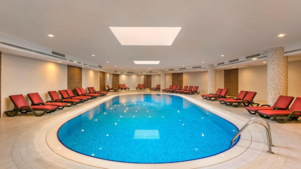 Bazén v ubytování Özkaymak Select Resort nebo v jeho okolí