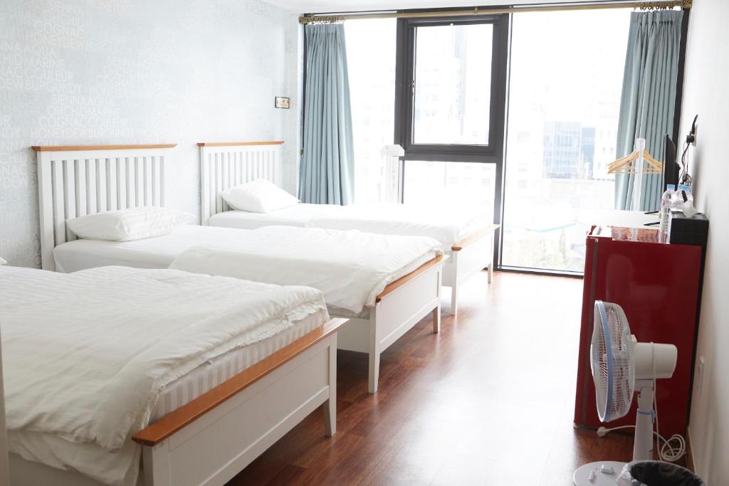Postel nebo postele na pokoji v ubytování Guest 145