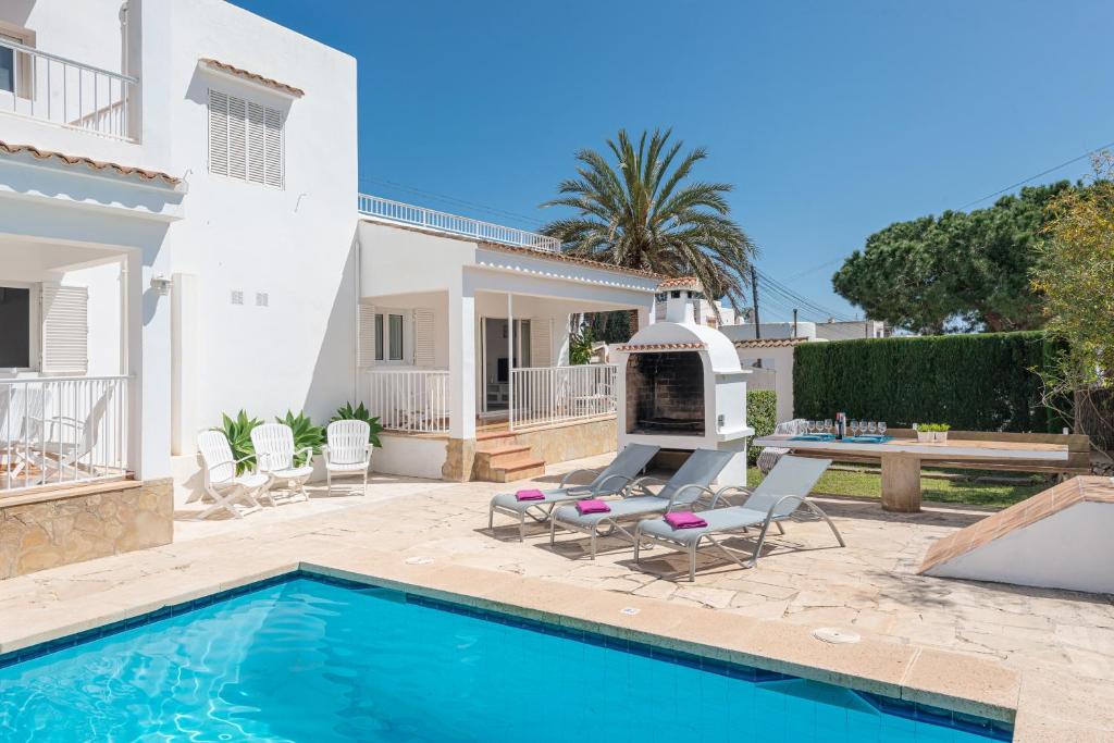 The swimming pool at or close to Apartment ONA ONE SUN with Pool, AC, BBQ, Wifi in Cala D'or