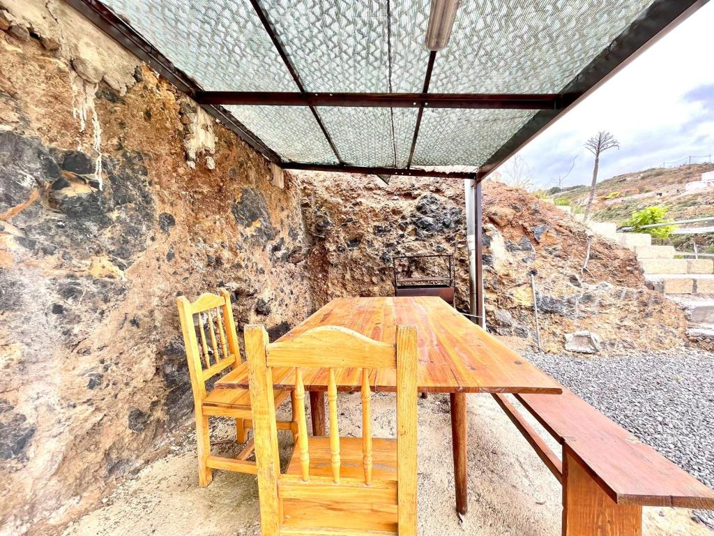 Casa Cueva Volcanica con Wifi, BBQ, jardin y magnifica vista a Atlantico