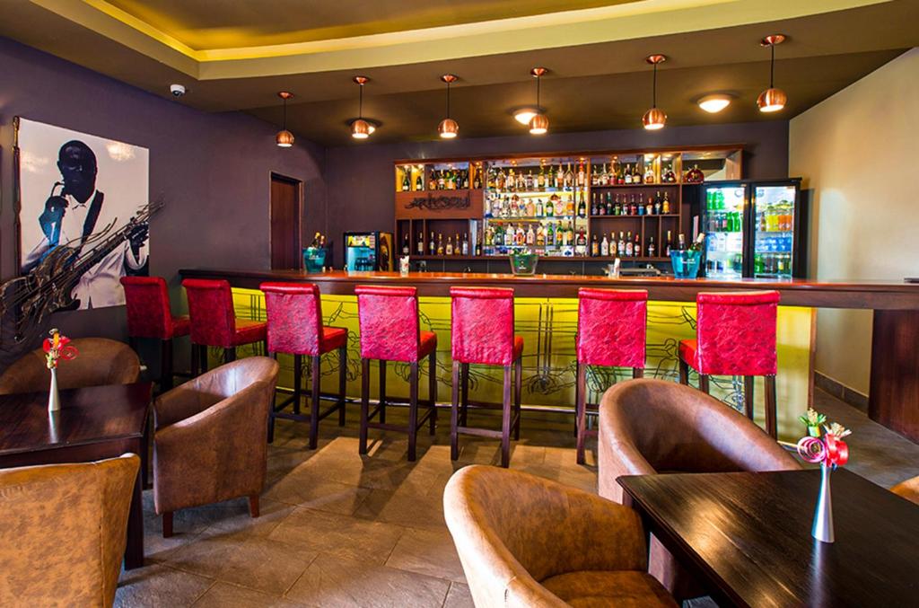 Lounge nebo bar v ubytování Ngong Hills Hotel