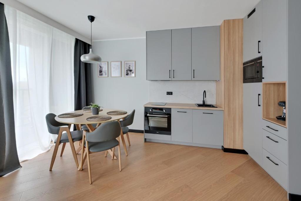 RentPlanet - Apartamenty Chlebova - Apartment With Balcony