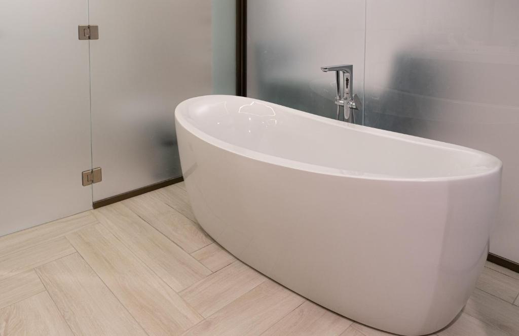 Koupelna v ubytování Mirot Hotel