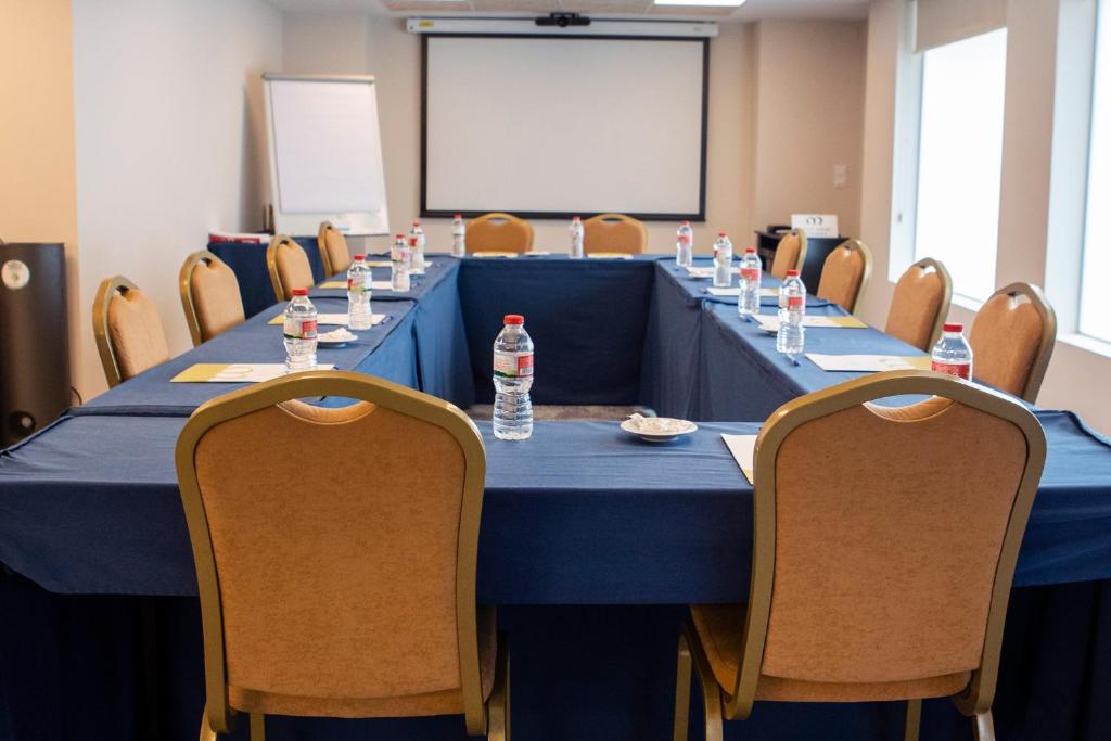 The business area and/or conference room at Hotel Màgic Andorra