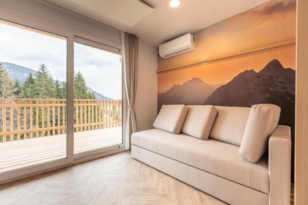 Posezení v ubytování Chalets & Glamping Nassfeld by ALPS RESORTS