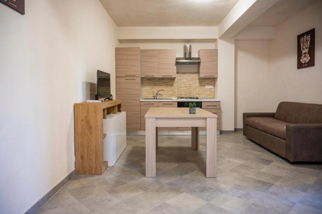 A kitchen or kitchenette at La Casa del Gelsomino tra Noto e Mare